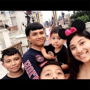 Meet your Posher, Alexis